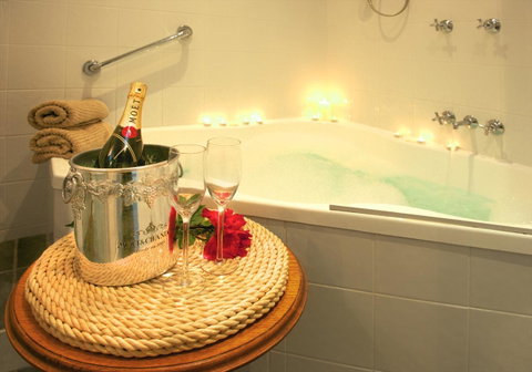 Sorrento Beach Motel - Accommodation Redcliffe 4
