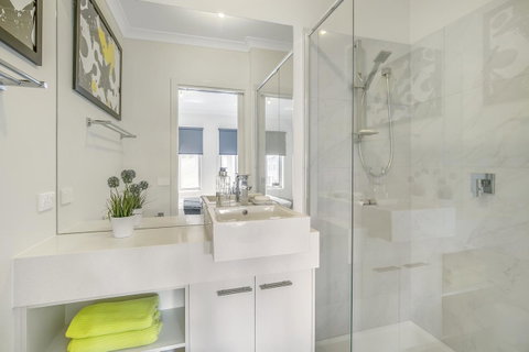 Marina Beach - Accommodation Redcliffe 1