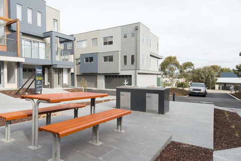 Marina Beach - Accommodation Redcliffe 5