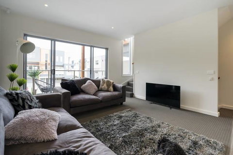 Marina Beach - Accommodation Redcliffe 4