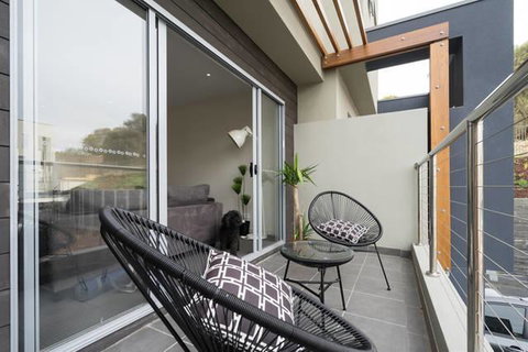 Marina Beach - Accommodation Redcliffe 6