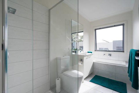 Marina Beach - Accommodation Redcliffe 12