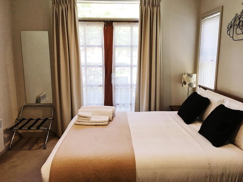 Luxury Abalina Cottages - Accommodation Redcliffe 4