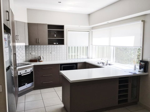 Luxury Abalina Cottages - Accommodation Redcliffe 5