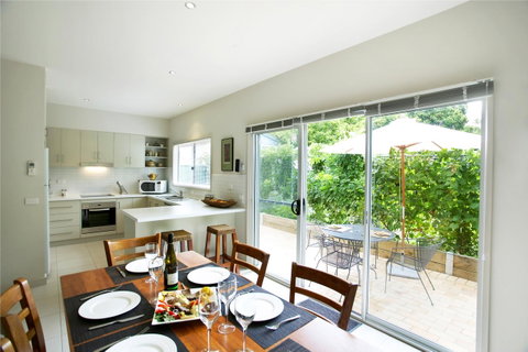 Luxury Abalina Cottages - Accommodation Redcliffe 28