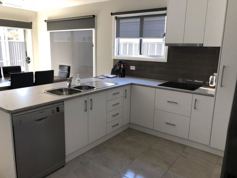 Luxury Abalina Cottages - Accommodation Redcliffe 18
