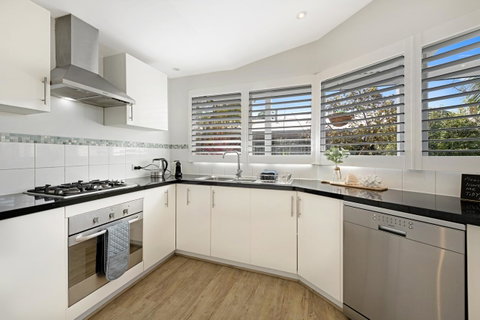 Peninsula Retreat - Accommodation Redcliffe 12