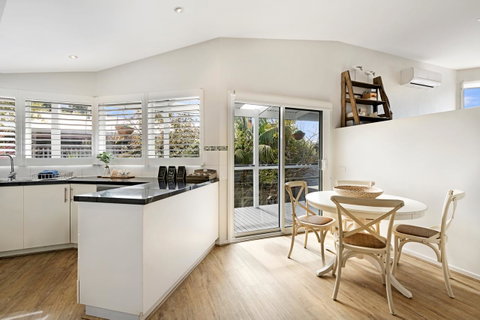 Peninsula Retreat - Accommodation Redcliffe 11