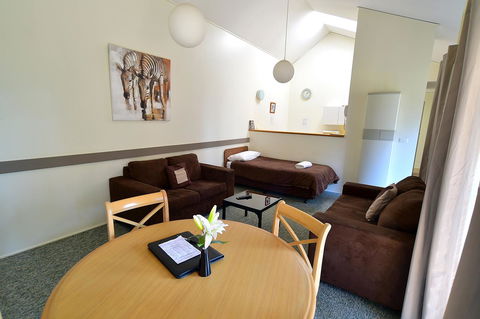 Executive Hideaway - Accommodation Redcliffe 25