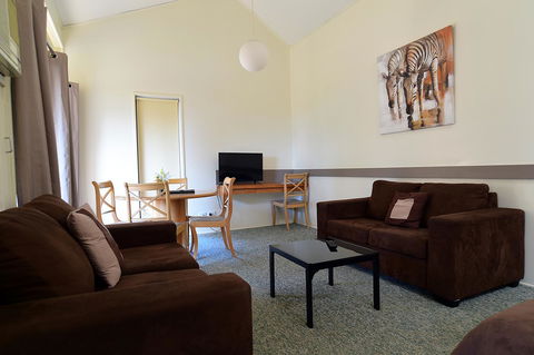 Executive Hideaway - Accommodation Redcliffe 22