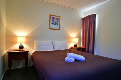 Executive Hideaway - Accommodation Redcliffe 30