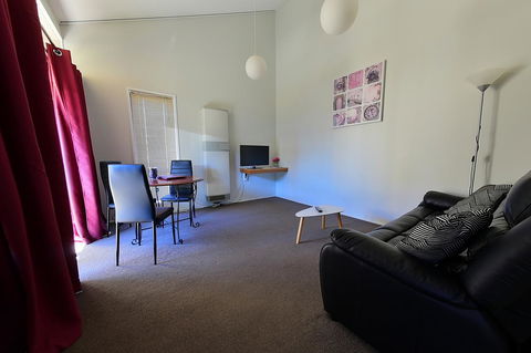 Executive Hideaway - Accommodation Redcliffe 43