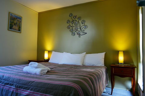 Executive Hideaway - Accommodation Redcliffe 29