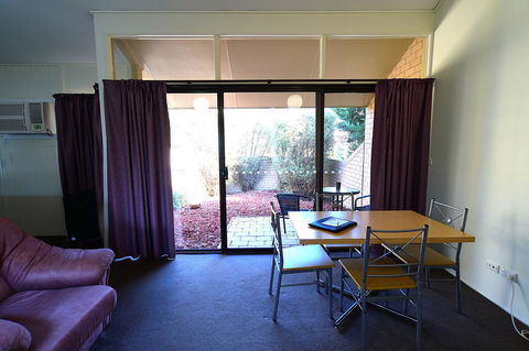 Executive Hideaway - Accommodation Redcliffe 33