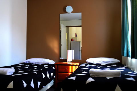 Executive Hideaway - Accommodation Redcliffe 5
