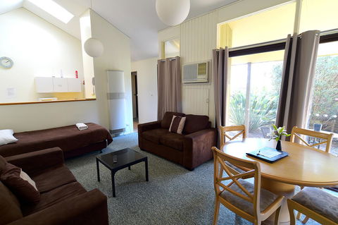 Executive Hideaway - Accommodation Redcliffe 24