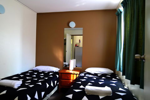 Executive Hideaway - Accommodation Redcliffe 6