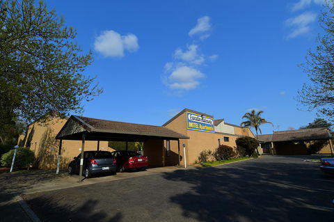 Executive Hideaway - Accommodation Redcliffe 10