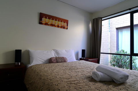 Executive Hideaway - Accommodation Redcliffe 13