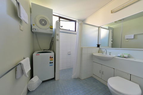Executive Hideaway - Accommodation Redcliffe 38