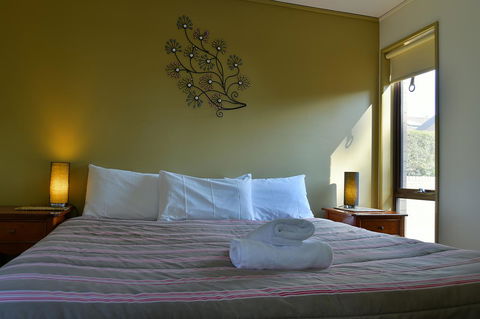 Executive Hideaway - Accommodation Redcliffe 27