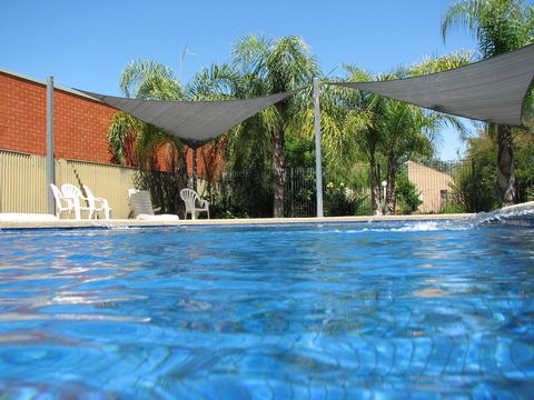 Executive Hideaway - Accommodation Redcliffe 0