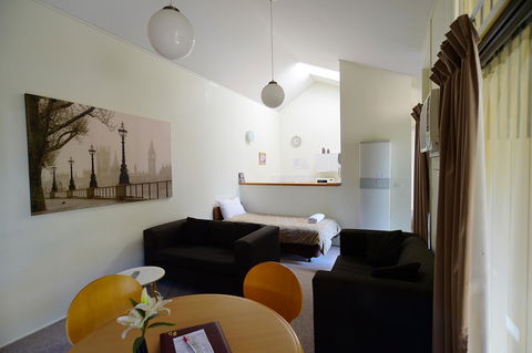 Executive Hideaway - Accommodation Redcliffe 15