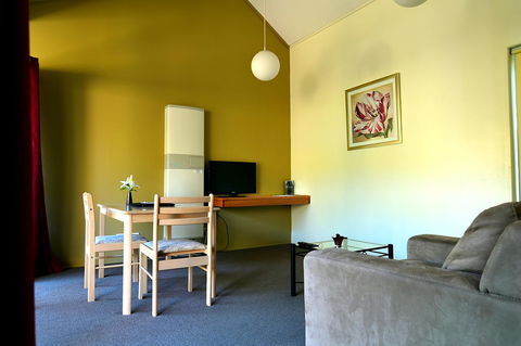 Executive Hideaway - Accommodation Redcliffe 26