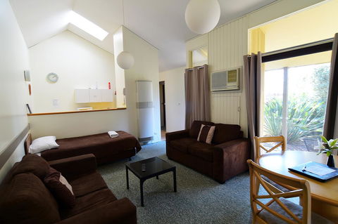 Executive Hideaway - Accommodation Redcliffe 23