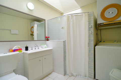 Executive Hideaway - Accommodation Redcliffe 18