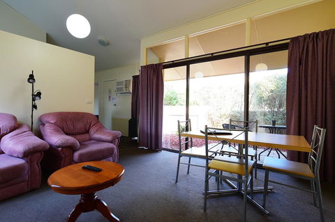 Executive Hideaway - Accommodation Redcliffe 32