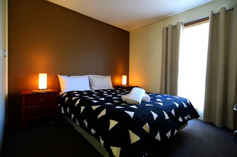 Executive Hideaway - Accommodation Redcliffe 4