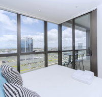 Brilliant Victoria Harbour Waterfront - Accommodation Redcliffe