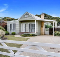 Cute Cottage on Cain - beach at end of street - Accommodation Redcliffe
