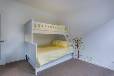 Cute Cottage On Cain - Beach At End Of Street - Accommodation Redcliffe 14