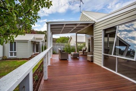 Cute Cottage On Cain - Beach At End Of Street - Accommodation Redcliffe 8