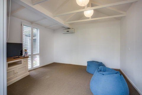 Cute Cottage On Cain - Beach At End Of Street - Accommodation Redcliffe 15