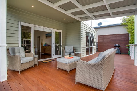 Cute Cottage On Cain - Beach At End Of Street - Accommodation Redcliffe 6