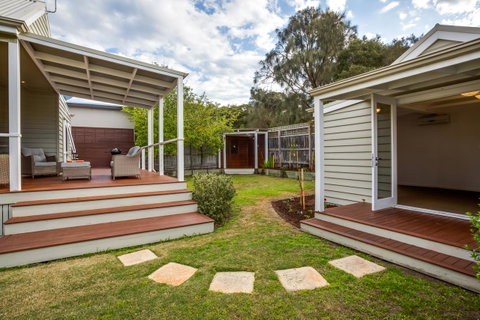 Cute Cottage On Cain - Beach At End Of Street - Accommodation Redcliffe 10