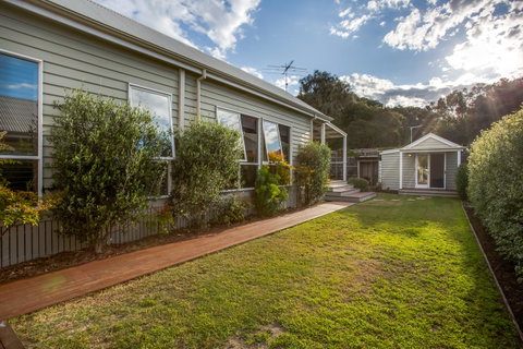 Cute Cottage On Cain - Beach At End Of Street - Accommodation Redcliffe 9