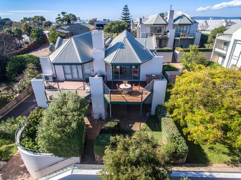 7 & 8 Monte Vista Sorrento - Accommodation Redcliffe 0