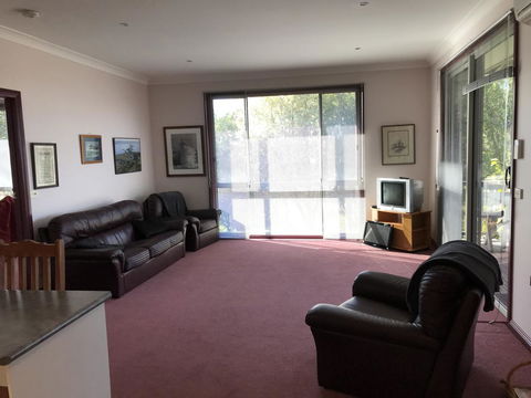 Eagle Bay Views - Accommodation Redcliffe 10