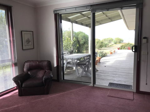 Eagle Bay Views - Accommodation Redcliffe 7