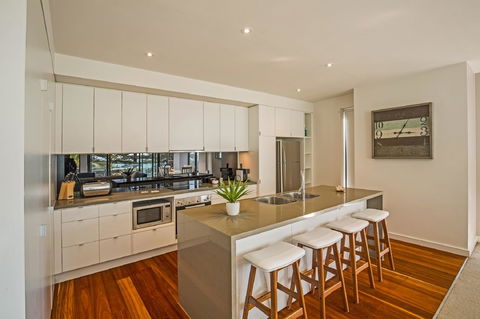 C-Scape Esplanade Cowes - Accommodation Redcliffe 2