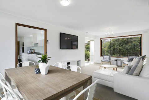 Fairhills - NEW LISTING, Beautifully Styled - Accommodation Redcliffe 1