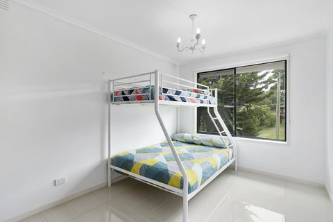 Fairhills - NEW LISTING, Beautifully Styled - Accommodation Redcliffe 6