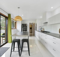 Fairhills - NEW LISTING beautifully styled - Accommodation Redcliffe