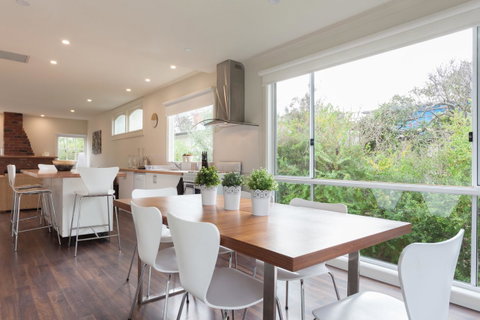 Sundowner - Accommodation Redcliffe 6