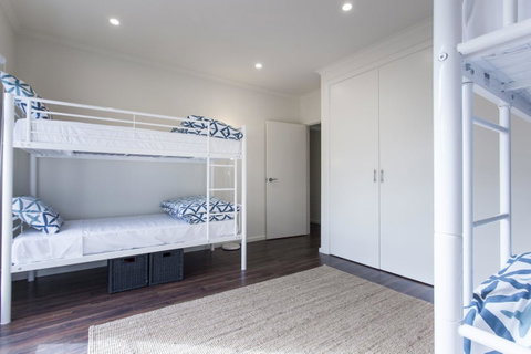 Sundowner - Accommodation Redcliffe 13