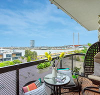 Water views Lovely 2BRs free tram zone close to everything - Accommodation Redcliffe